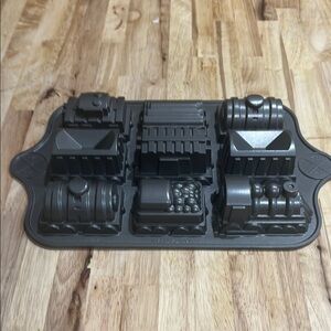 Nordic Ware Train Cakelet Pan - NWOT